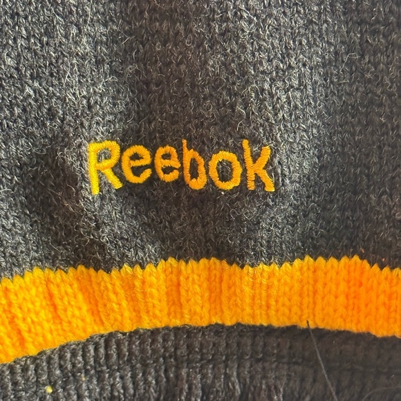 Reebok Face Off Collection Boston Bruins 70" x 5" Plus Fringe NHL Winter Scarf - Picture 3 of 6